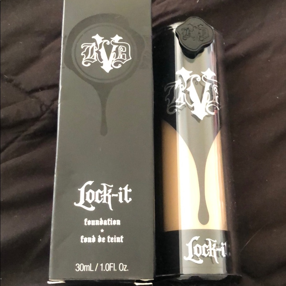 Kat Von D Light 43 Warm Lock-It Foundation - Picture 2 of 3